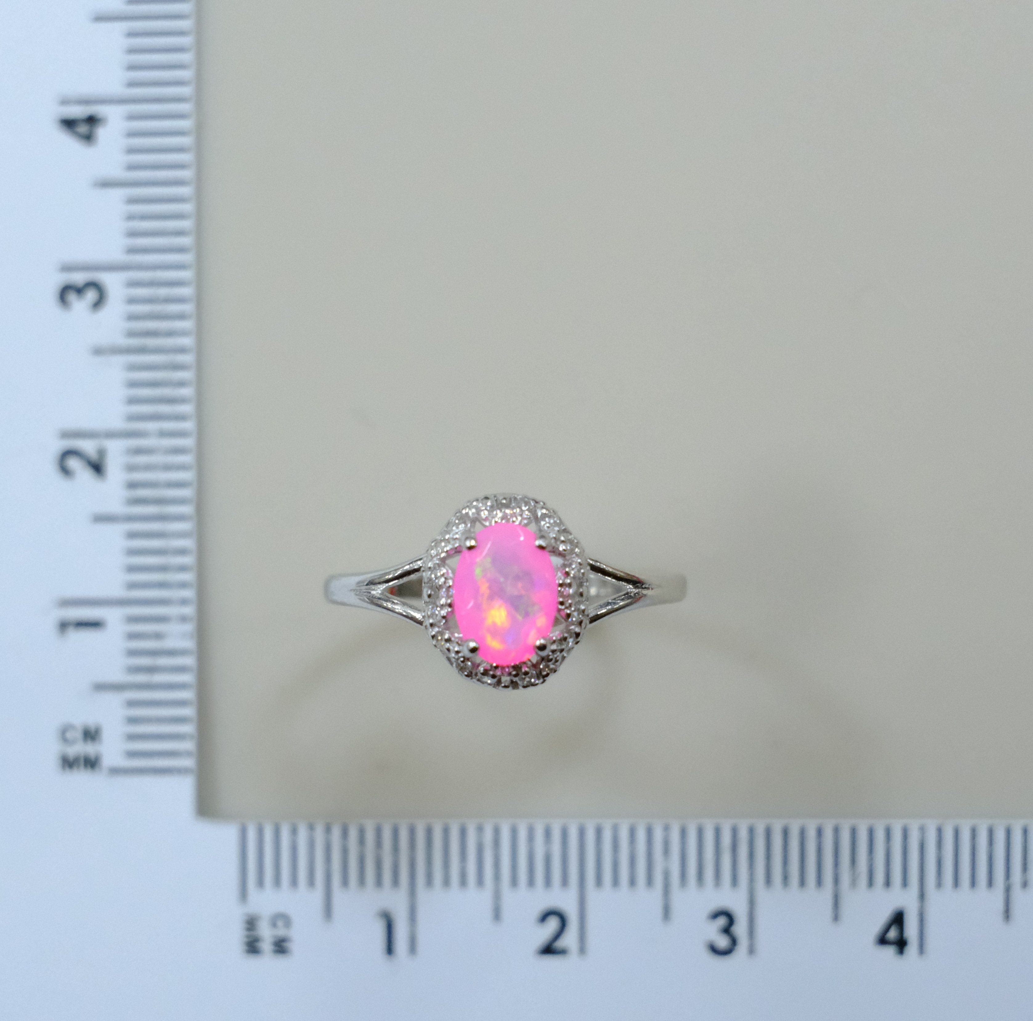 Серебряное кольцо с розовым опалом